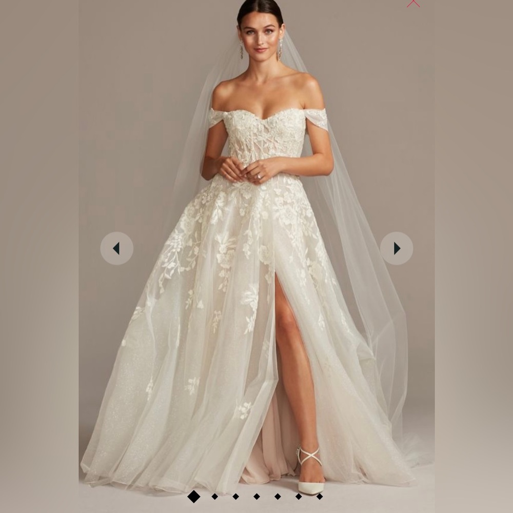 *SOLD* David’s Bridal Galina Signature Wedding Gown NWT
